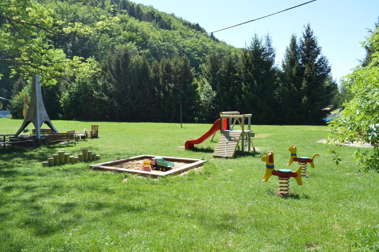 Mobilheim kemp Roznov pod Radhostem Bagian luar foto